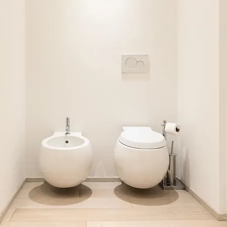 Elegante E Spazioso Quadrilocale In Porta Venezia 아파트 밀라노