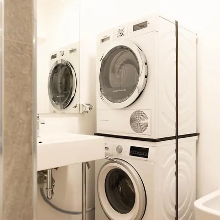 Elegante E Spazioso Quadrilocale In Porta Venezia * 밀라노