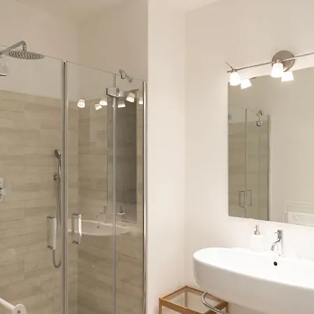 Elegante E Spazioso Quadrilocale In Porta Venezia 아파트 밀라노