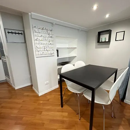 شقة Lovely Flat In Early 20th Century Building *