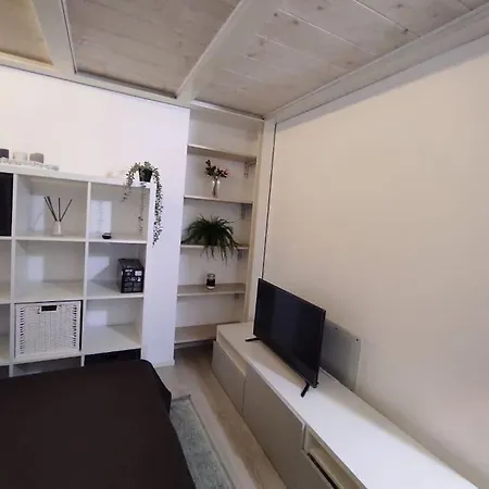 Duomo Porta Venezia Mini Loft Con Wifi E Netflix Διαμέρισμα *