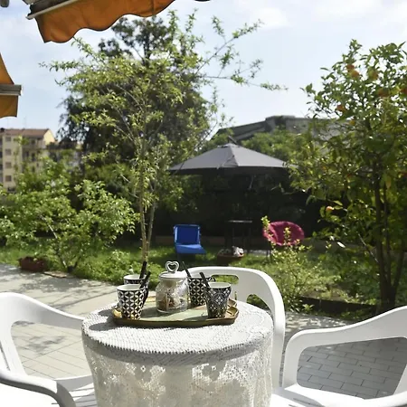 Il Giardino Dell'artista Con Parcheggio E Giardino A