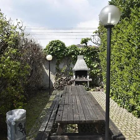 Il Giardino Dell'artista Con Parcheggio E Giardino A