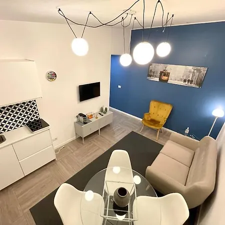 Navigli-duomo New Design Boutique House + Patio * Milaan