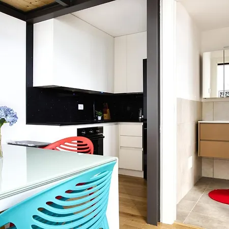 Joivy Charismatic 1-bed Flat With Parking Milánó