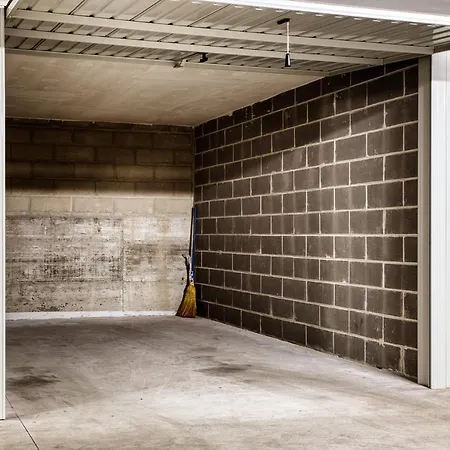 Joivy Charismatic 1-bed Flat With Parking Apartman