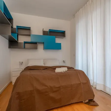 The Rent - Modern Three-bedroom With Terrace In Cenisio District アパート *