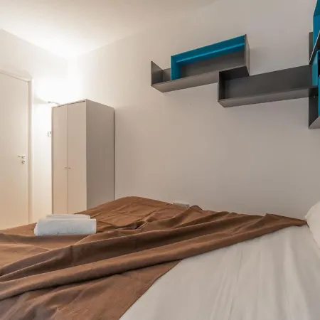 The Rent - Modern Three-bedroom With Terrace In Cenisio District アパート
