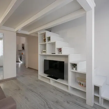 I Host - Neera 22 Apartment