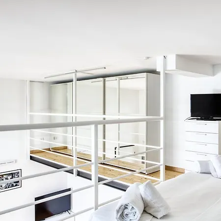 Joivy Charismatic 1-bed Flat With Parking Apartamento