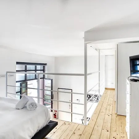 Joivy Charismatic 1-bed Flat With Parking Milánó