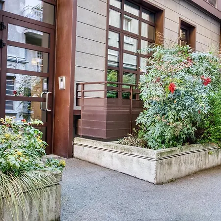 Joivy Charismatic 1-bed Flat With Parking Apartman
