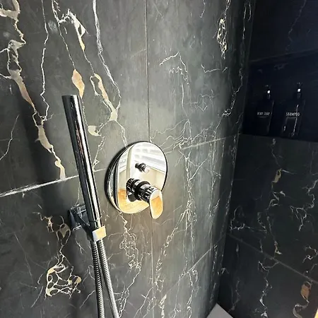 Apartment Lr Deluxe - Fondazione Prada - Metro M3 *