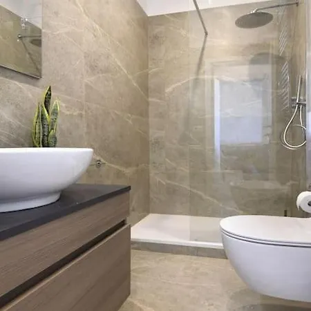 Appartement Luminoso Bilocale Con Terrazzino Milaan