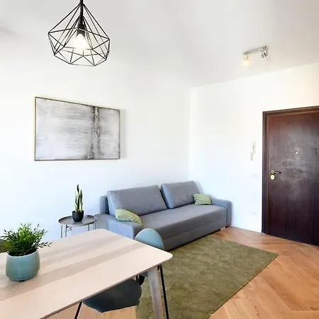 Appartement Luminoso Bilocale Con Terrazzino Milaan