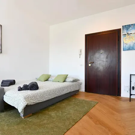 Appartement Luminoso Bilocale Con Terrazzino Milaan