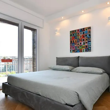 Appartement Luminoso Bilocale Con Terrazzino Milaan
