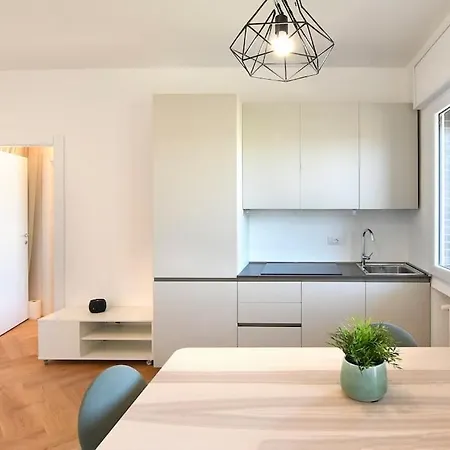 Apartamento Luminoso Bilocale Con Terrazzino Milão