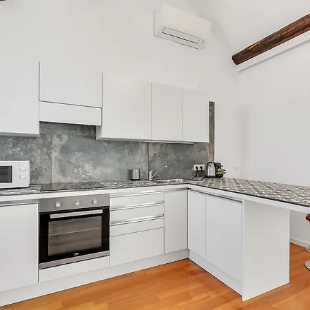 Apartman Cosmopolitan Loft Nel Centro Di Milano, Via Sottocorno *