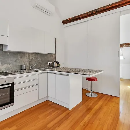 Cosmopolitan Loft Nel Centro Di Milano, Via Sottocorno