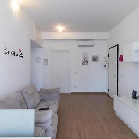 Διαμέρισμα Charme & The *