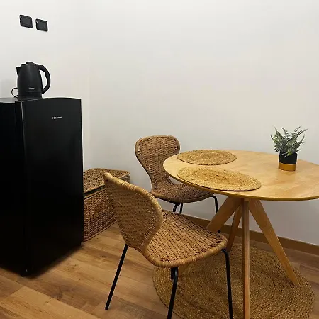 Regina Ai Navigli - Sky Tv, Wifi And Breakfast Box Apartment