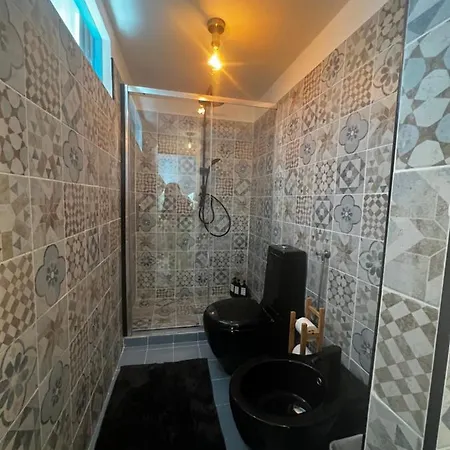 Regina Ai Navigli - Sky Tv, Wifi And Breakfast Box Apartment
