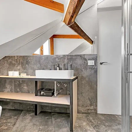 Cosmopolitan Loft Nel Centro Di Milano, Via Sottocorno *