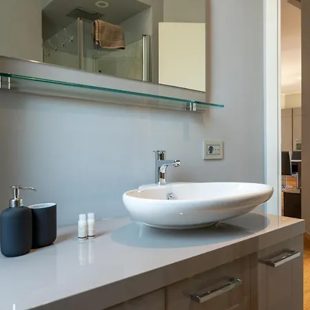 Apartament 5 Min Duomo Luxury In Brera Design District Mediolan