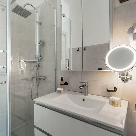 Appartement Citylife Apartment- Metro Access - 2 Bedrooms