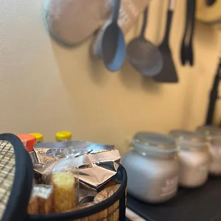 Apartment Regina Ai Navigli - Sky Tv, Wifi And Breakfast Box Milan