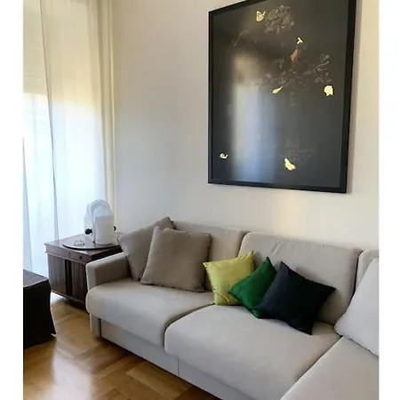 Elegant San Babila ,5 Minutes From Duomo *