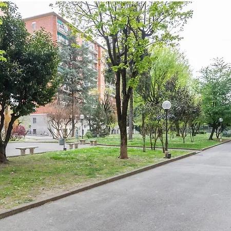 Metro-navigli-universita * מילאנו