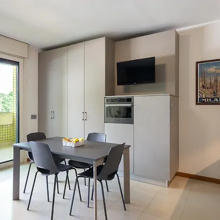 Apartment Maciachini, Zona Isola Milan