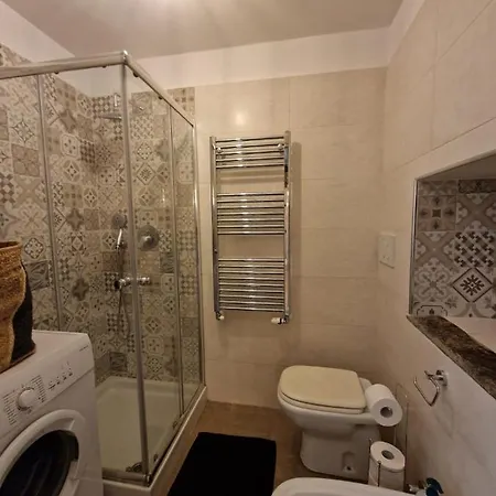 Apartment Regina In Porta Romana 2 - Sky Tv, Wifi E Breakfast Box