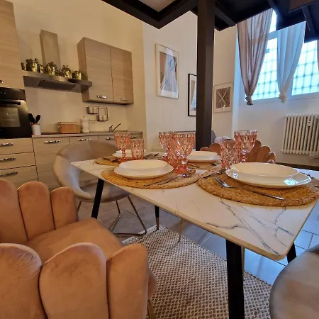 Regina In Porta Romana 2 - Sky Tv, Wifi E Breakfast Box