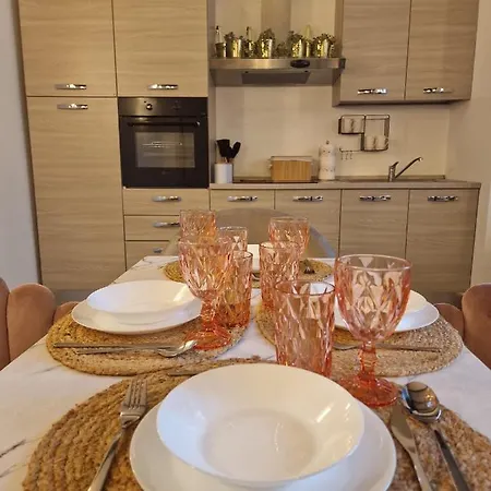 Regina In Porta Romana 2 - Sky Tv, Wifi E Breakfast Box Apartment *