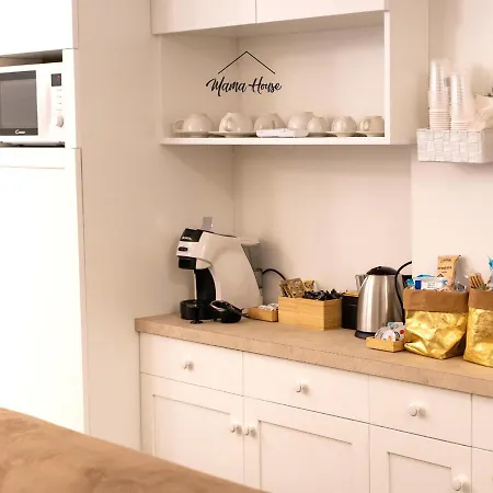 Mama House 4*