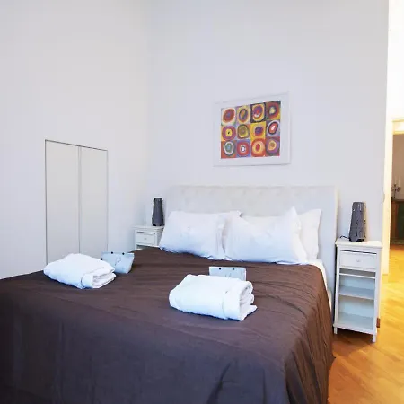 The Rent - Cozy Two-bedroom In Porta Romana District Lägenhet