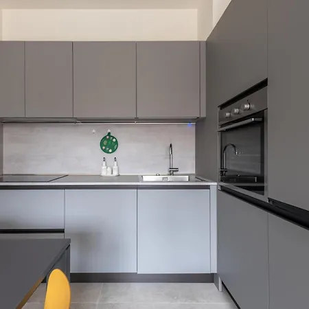 Santa Sofia House - Duomo Appartement Milaan