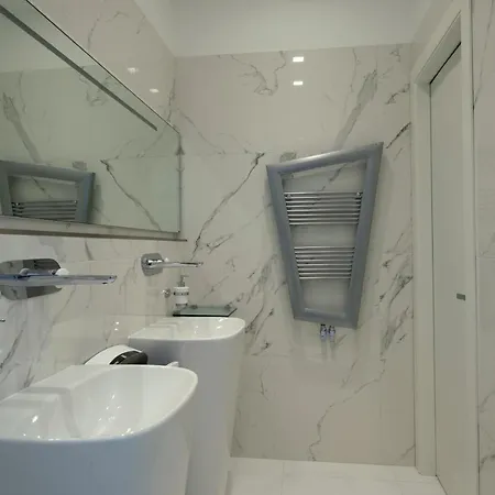 Gatto Bianco Mia Hotell 2*