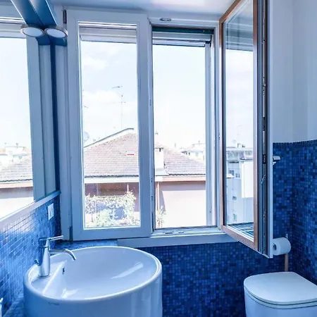 Flat 5 Min From Duomo With Park For Small Cars * מילאנו