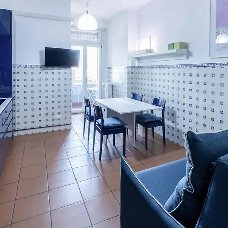 Flat 5 Min From Duomo With Park For Small Cars Милан