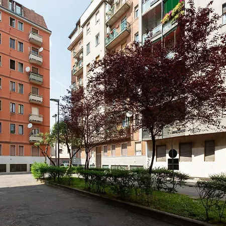 Guesthost - Renovated Apts * Milaan