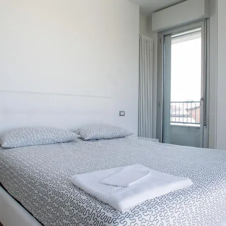Housing32 Apartment Milan