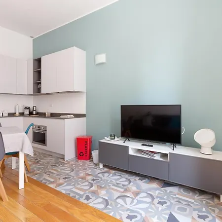 Apartment Con Balcone- Bullona District Milan