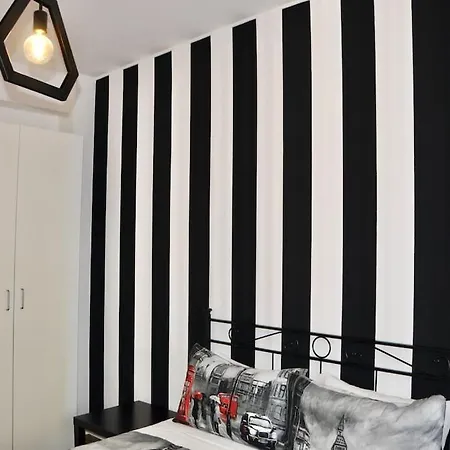 Nolo Black White & Coral Milano