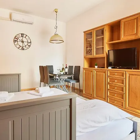 Corvetto Elyon Apartament *