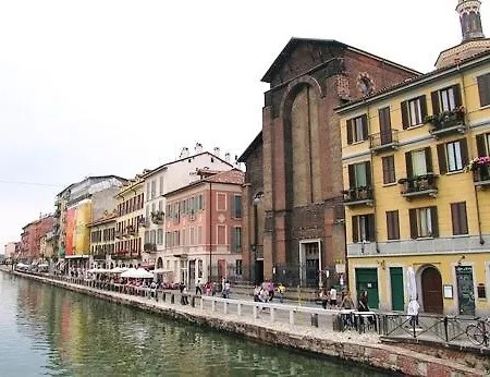 Navigli Very شقة