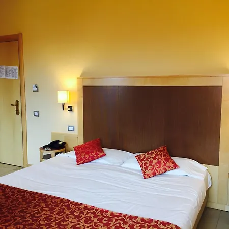 Mokinba Cristallo Hotel 3*